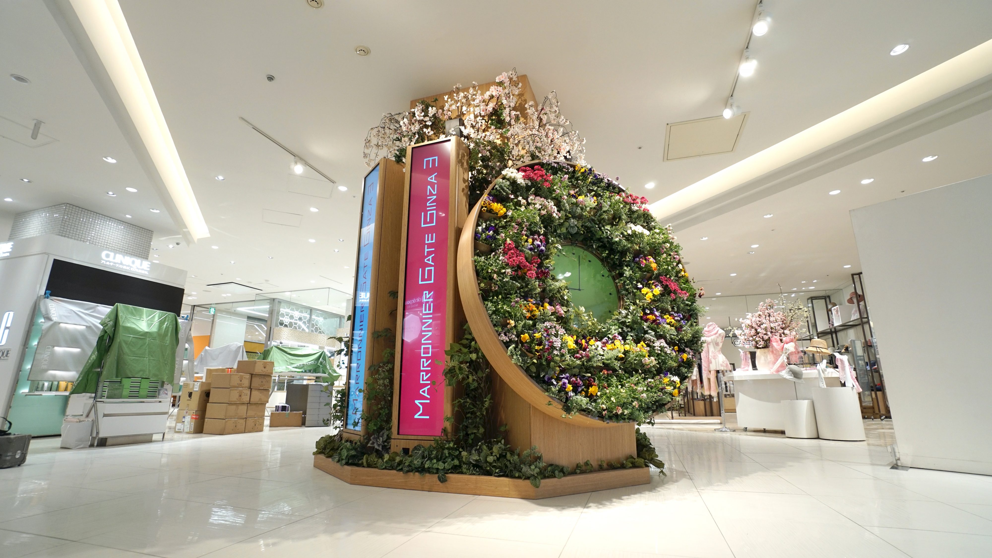 Produced the new flower clock “HANADOKEI” at Marronnier Gate2 Ginza